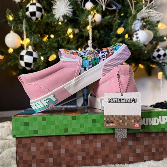MINECRAFT Kids Pink& White Slip-On Shoes with Graphics Size 2 - Picture 1 of 8